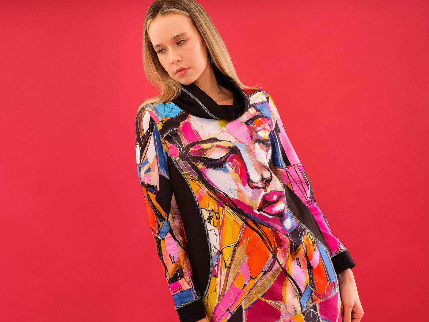 Abstract Face Print Cowl Neck Pullover Dolcezza
