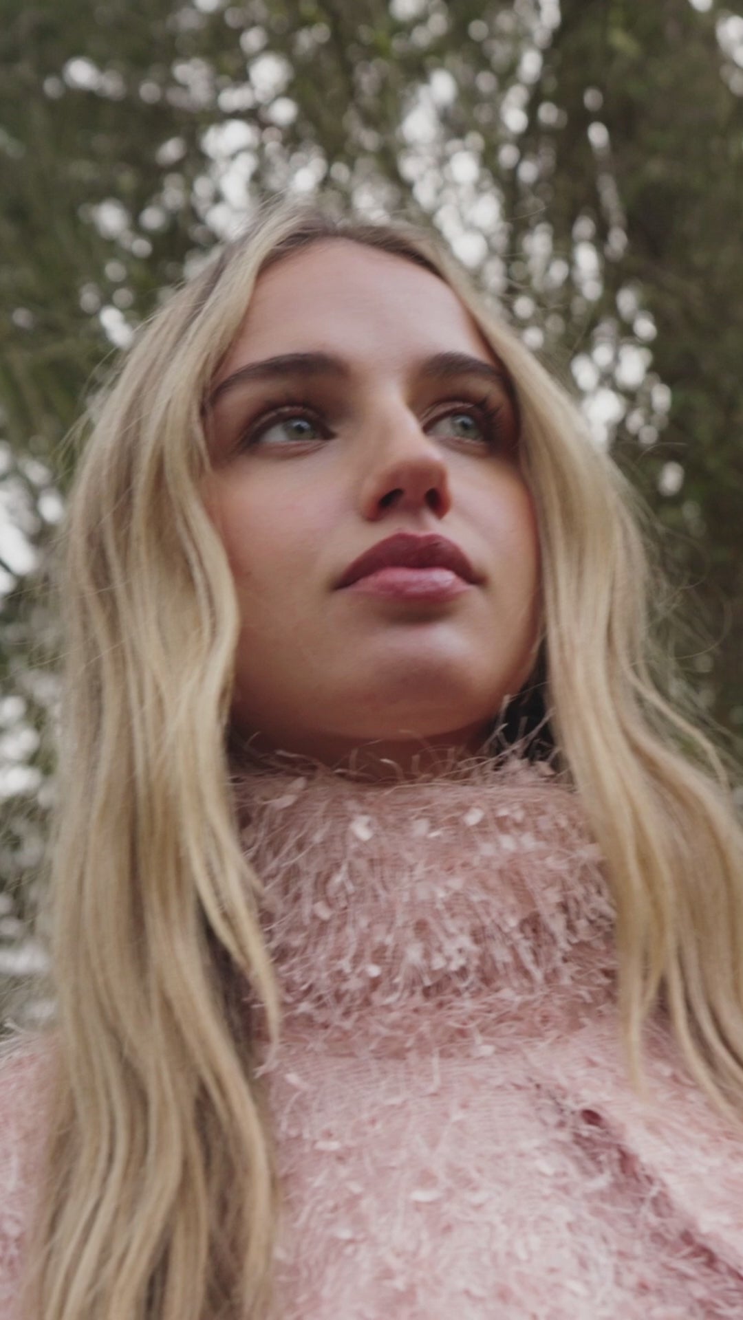 Haut à col duveteux